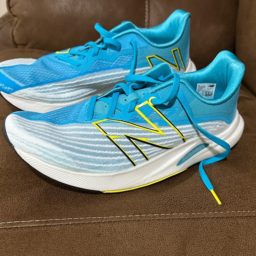 NWOT women’s New Balance Sneakers size 10